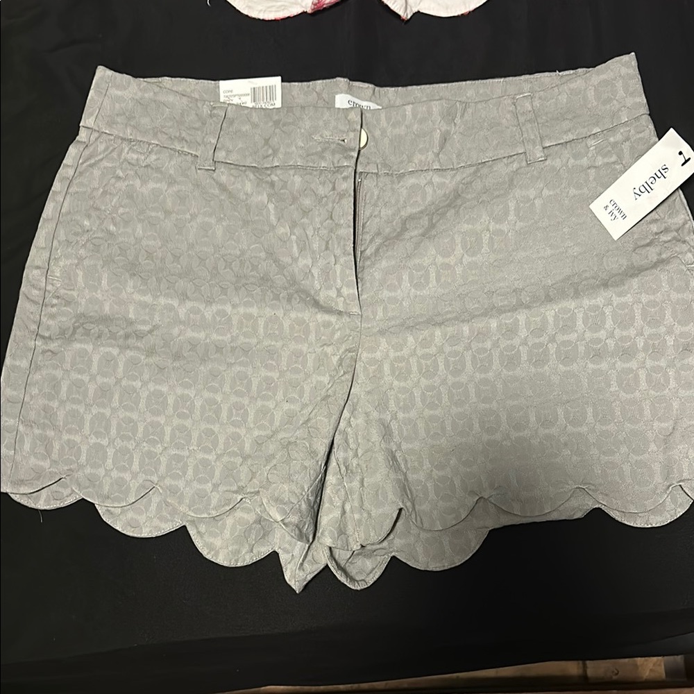 Crown & Ivy Gray MID Waist Scalloped Shorts size 8 NWT